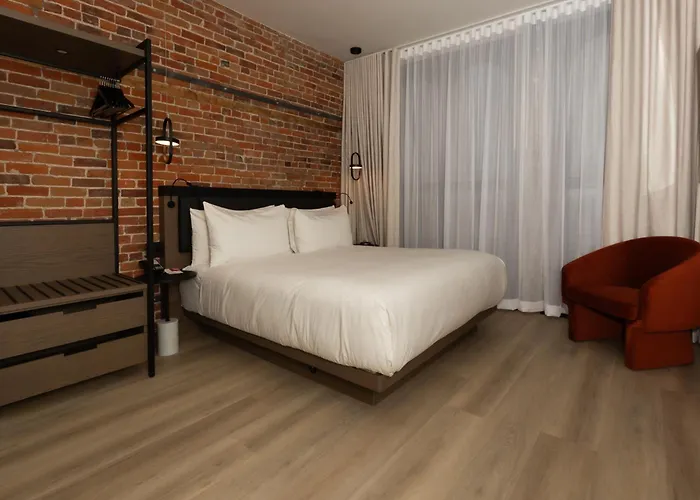 Le Petit Hotel Notre Dame Montreal