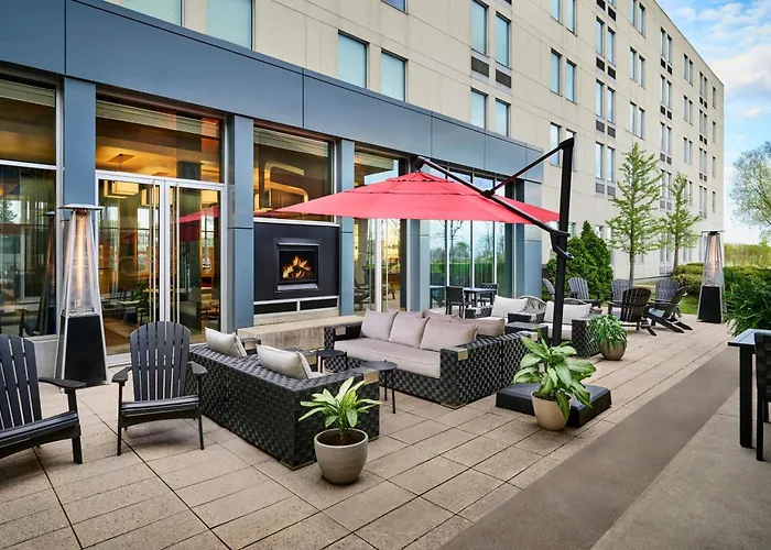 Aloft Montreal Airport Hotel